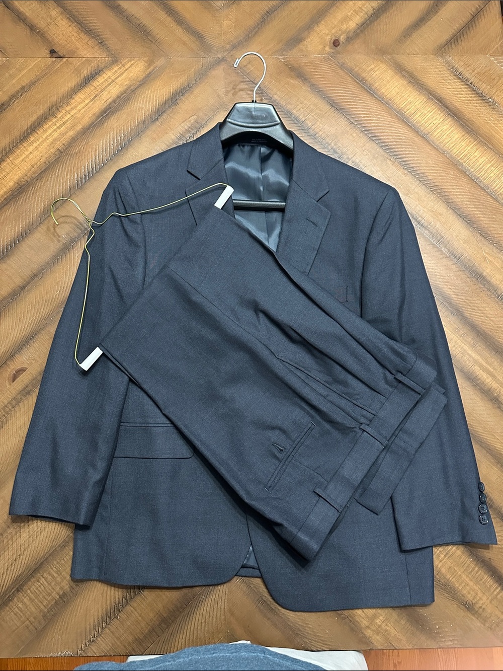 Saddlebred Navy Two-Piece Suit Jacket and Trousers. 44S 36x30